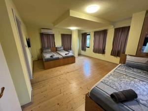 Ένα ή περισσότερα κρεβάτια σε δωμάτιο στο Balevski House