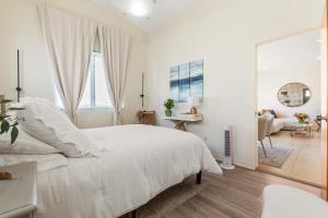 Katil atau katil-katil dalam bilik di Ocean View condo in the heart of Manhattan Beach