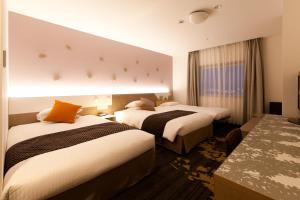 Ліжко або ліжка в номері Toyama Excel Hotel Tokyu