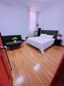 a bedroom with a white bed and a couch at Amazing private Room in Glendale