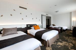 Ліжко або ліжка в номері Toyama Excel Hotel Tokyu