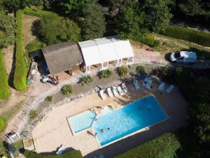 an overhead view of a swimming pool with at Appartement cosy avec terrasse à Sauveterre-de-Rouergue - API-1-52-755 in Sauveterre-de-Rouergue +20 photos