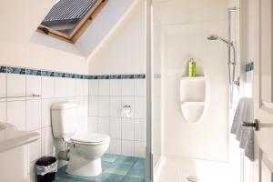 Un baño de Alpine Vista 18 fotos más