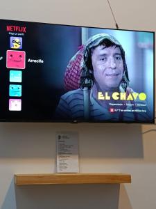 a flat screen tv sitting on top of a shelf at Jardinhabs - JARDÍN in Filandia +22 photos