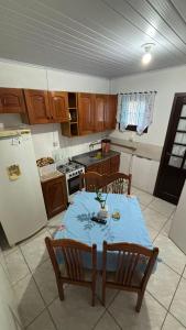 Kuchyň nebo kuchyňský kout v ubytování Apartamento 2 quartos