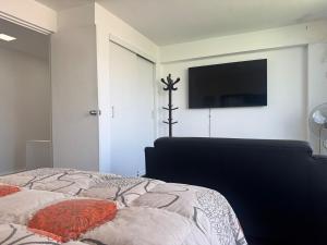 Ένα ή περισσότερα κρεβάτια σε δωμάτιο στο Centrally located and comfortable duplex in Miraflores - Libertad1BR