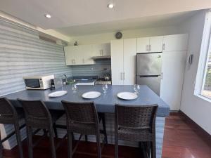 Η κουζίνα ή μικρή κουζίνα στο Centrally located and comfortable duplex in Miraflores - Libertad1BR +18 φωτογραφίες