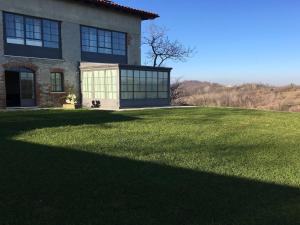 Κήπος έξω από το Lavish villa with spa, pool, Turkish bath