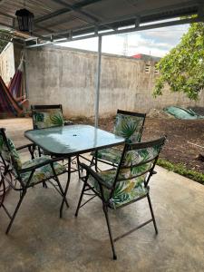 a table and two chairs with a table and an umbrella at Cabina Fortuna in Tapantí