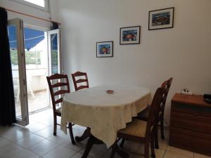 Zdjęcie z galerii obiektu Apartments Livia w mieście Lastovo