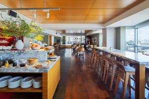 a restaurant with a breakfast bar and tables and chairs at Grand Hyatt Tokyo in Tokyo