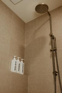 Ένα μπάνιο στο Stones Throw - Brand New Beach House