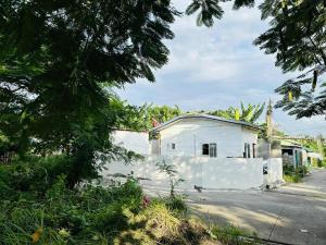 Budova, kde se the country house nachází + 11 fotografií