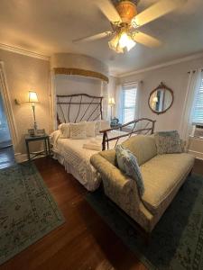 Postel nebo postele na pokoji v ubytování Sunday Morning at Savannahs