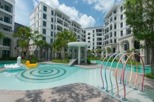 Bazén v ubytování The Title Legendary Bang Tao - Modern 1BR Resort Apartment nebo v jeho okolí