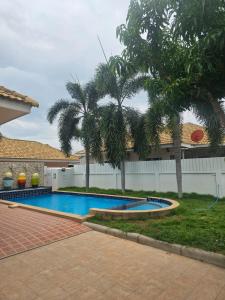 La alberca dentro o cerca de Barn sabai pool villa