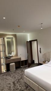 a hotel room with a bed and a mirror at فندق لوسكا in Abha