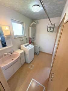 Ένα μπάνιο στο Private villa with a dog run and ocean view