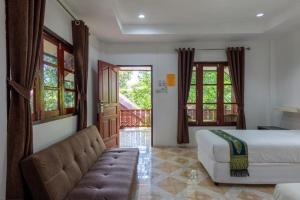 Postel nebo postele na pokoji v ubytování Samma Karuna Beach & Wellness Resort - Intoxicants free