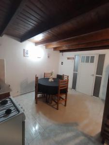 Kuchyň nebo kuchyňský kout v ubytování Depto en Dolores Precio exclusivo en entrada al Parque Termal + 6 fotografií