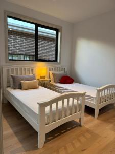 Postel nebo postele na pokoji v ubytování Seas the Day