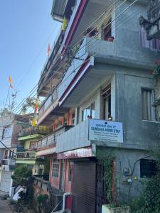 El edificio en el que está el bed and breakfast