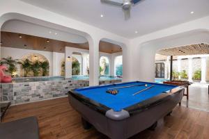 a pool table in a room with a swimming pool at Sun Villa Resort Mini - Trệt Không Lầu - Full Giải Trí in Vung Tau
