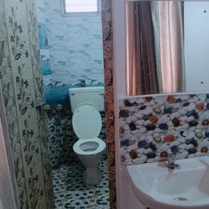 Ένα μπάνιο στο Cochin Blue Stays