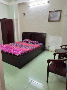 a bedroom with a bed in a room at Khách Sạn Giang Phước Hùng in Ho Chi Minh City