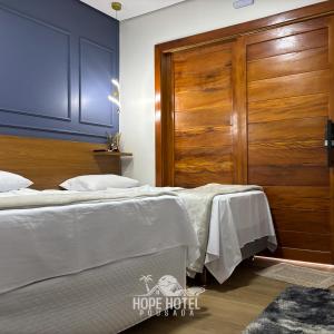 Ένα ή περισσότερα κρεβάτια σε δωμάτιο στο Hope Hotel Pousada +63 φωτογραφίες