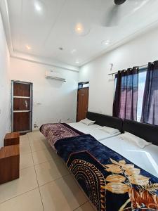 a bedroom with a large bed in a room at Aasha Palace Khatu Shyam Ji in Khātu