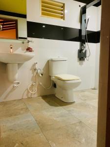 Koupelna v ubytování Stone Caving Resort Udawalawa