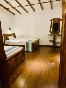 Postel nebo postele na pokoji v ubytování Stone Caving Resort Udawalawa