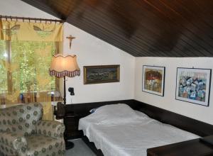 A bed or beds in a room at Pokoje Gościnne pod Sikornikiem