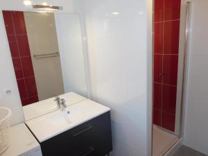 LE TOURISTIC Appartements的一间浴室