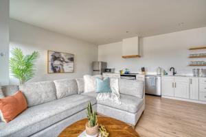 Kuchyň nebo kuchyňský kout v ubytování Stay Portland - Designer 2BR Alberta Arts District 90 WalkScore