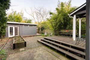 a backyard with a deck and a picnic table at Stay Portland - Alberta Arts Luxury, Sleeps 6, Walk Score 99 in Portland