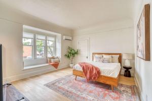a bedroom with a bed and a window at Stay Portland - The Sullivan's Gulch Lodge - 94 WalkScore in Portland