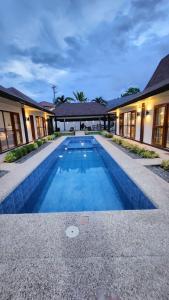 Πισίνα στο ή κοντά στο Panglao Ramyer Villa 2