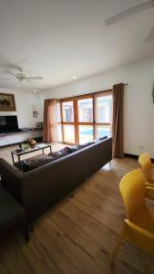 Μια τηλεόραση ή/και κέντρο ψυχαγωγίας στο Panglao Ramyer Villa 2