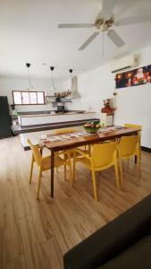 Η κουζίνα ή μικρή κουζίνα στο Panglao Ramyer Villa 2