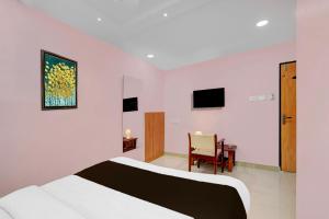 TV a/nebo společenská místnost v ubytování Super Hotel O Lakdikapul Near Birla Mandir