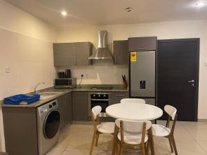 Η κουζίνα ή μικρή κουζίνα στο Kings Luxury 2 bedroom at Gallery