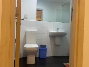 Ένα μπάνιο στο Kings Luxury 2 bedroom at Gallery