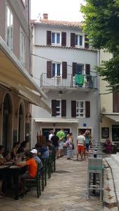 Hostia v ubytovaní Old City Rooms