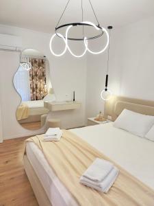 Postel nebo postele na pokoji v ubytování Pogradec Luxe Apartment