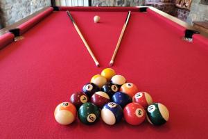 a group of billiard balls on a pool table at Vado Biguá in Valle Hermoso