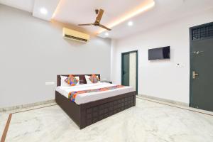 Ένα ή περισσότερα κρεβάτια σε δωμάτιο στο FabHotel Supreme Stay