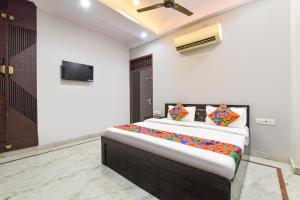 Ένα ή περισσότερα κρεβάτια σε δωμάτιο στο FabHotel Supreme Stay