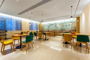 a classroom with tables and chairs in a room at City Comfort Inn Wuhan Dongxihu Tianyuan Avenue in Wuhan